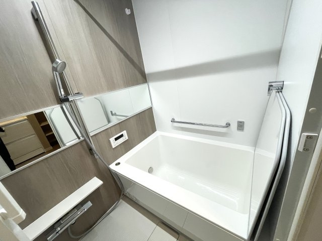 ダイアパレスグラン・ステージ博多の浴室|清潔感溢れるバスルーム☆
浴室乾燥システムなど嬉しい機能が充実♪日々の疲れを癒します☆