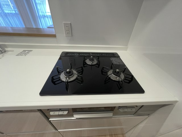 ダイアパレスグラン・ステージ博多のキッチン|三口コンロなので効率よく家事ができます☆