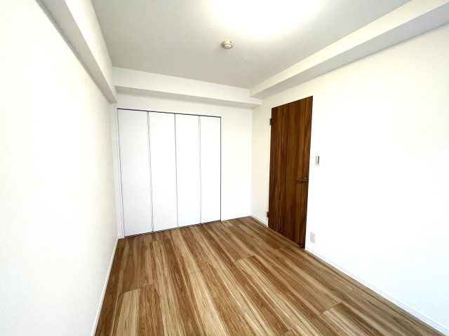 ダイアパレスグラン・ステージ博多の洋室|全居室フローリング＆収納付き♪
「収納の余裕は心の余裕」というお家探しの格言もあるんですよ！