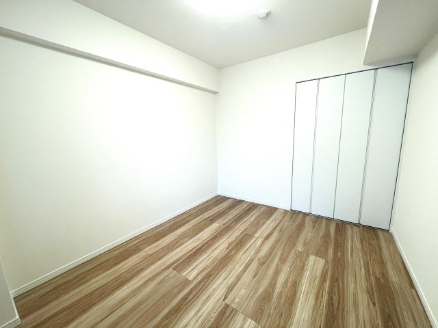 ダイアパレスグラン・ステージ博多の洋室|白で基調されている居室です☆温かみがあるので居心地が良いお部屋になりそうですね♪