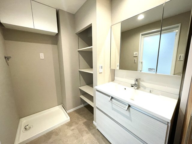 ダイアパレスグラン・ステージ博多の独立洗面台|キッチンはしっかりと幅があり、作業も効率よく行えますよ♪