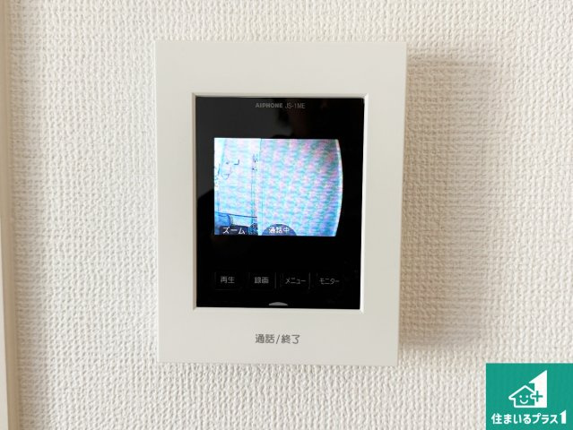 ★1(土)2(日)現地見学可能！★京田辺市草内八田　限定1邸の防犯設備|カラーモニターインターホン！声だけでなく来訪者の姿や顔がモニターで確認できるので、小さなお子様がいらっしゃるご家庭でも安心できます！

