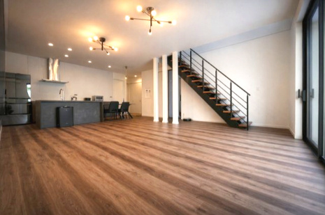 東大阪市喜里川町×自由設計の家　【建築条件付き売り土地】　の完成予想図|【施工例】家事動線や収納など、ママの「こうしたい」が形になりました♪♪
　　　　　階段も照明も選び抜かれた一品です