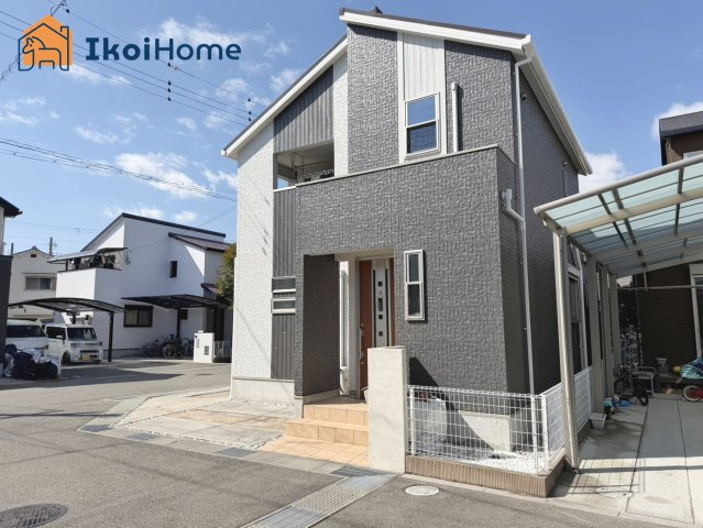 明石市魚住町西岡　中古戸建の玄関|●年中無休：当日予約可●区画整理地内での角地物件！陽当り・通風良好！