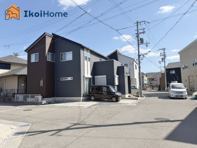 明石市魚住町西岡　中古戸建のエントランス|●年中無休：当日予約可●弊社独自の「自己資金0円プラン」もあります。ご相談承ります！