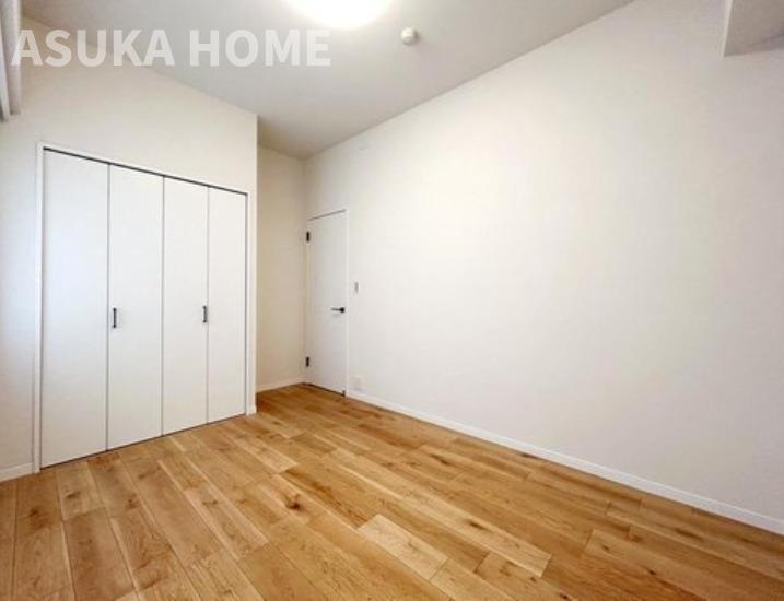 サウスヒルズ横浜弘明寺の洋室|新規リフォーム物件！住宅街立地で夜も静かに眠れそうです。