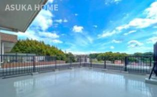 サウスヒルズ横浜弘明寺のバルコニー|広いルーフバルコニーからは広い青空が望む素敵な庭園としてもご利用できます。