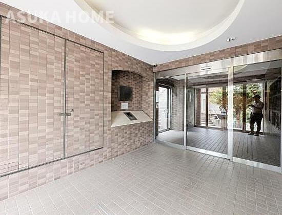 サウスヒルズ横浜弘明寺のエントランス|テレビモニター付きインターフォンなので、急な来客時の家族の安全にも役に立つ設備です♪