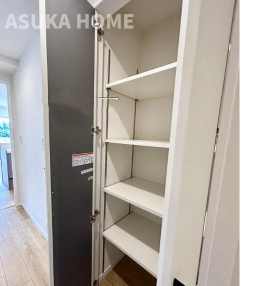 サウスヒルズ横浜弘明寺の収納|可動式の収納があるので細かいものなども入れられる便利な棚です。