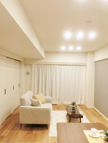 サウスヒルズ横浜弘明寺の居間・リビング|家族が集まるリビングはお気に入りのソファを置いて皆でくつろげる空間にしてもいいですね。