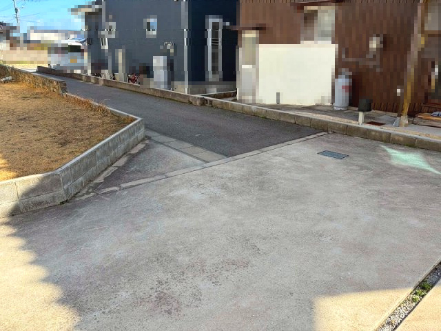 米子市両三柳中古戸建の駐車場|進入路となります。