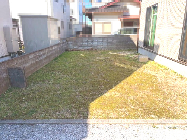 米子市両三柳中古戸建の庭|建物裏側になります。
広々とした庭となっております〇