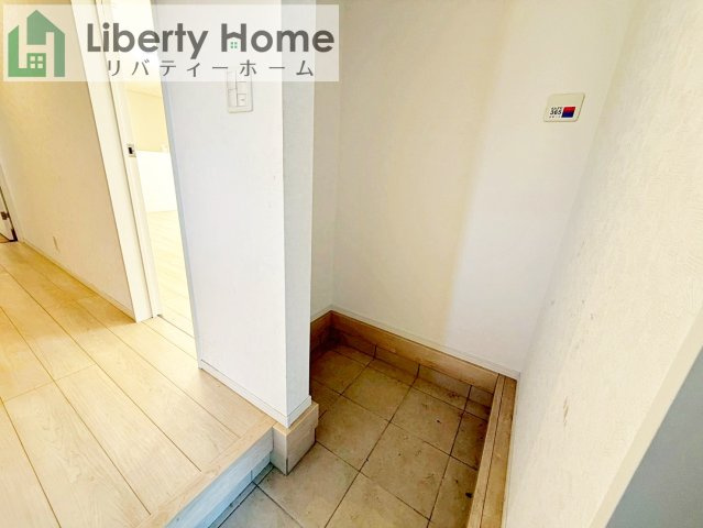 牛久市猪子町　中古戸建の玄関