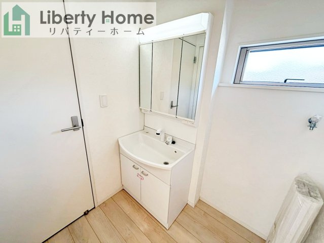 牛久市猪子町　中古戸建の独立洗面台