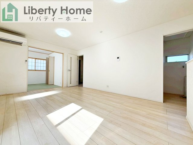 牛久市猪子町　中古戸建の居間・リビング