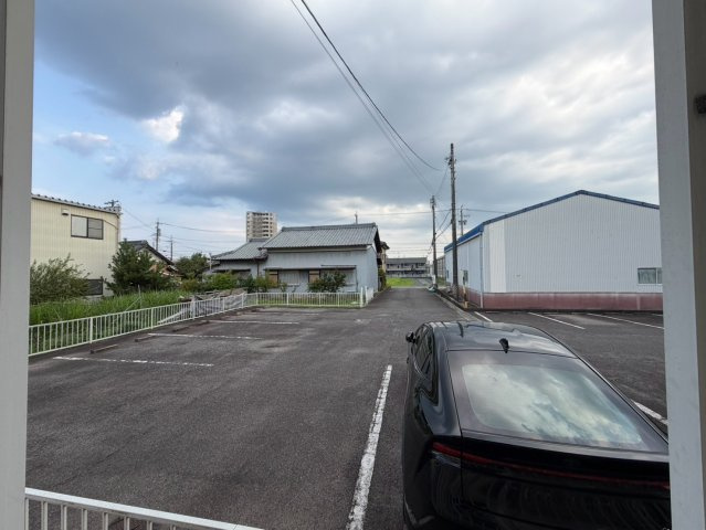 シャルマン鈴村の駐車場