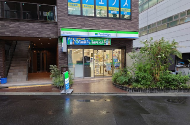 Ｃａｓａ　Ｓｔｒａｄａｌｅ　（カーサ・ストラダーレ）のその他|ファミリーマート 登戸駅西店