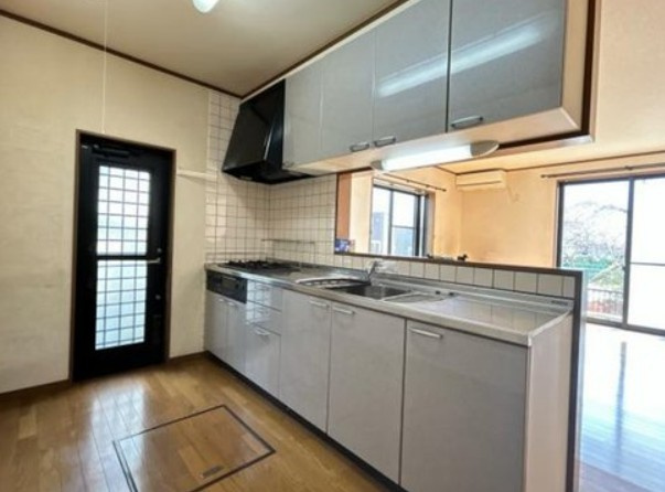 【中古】入間郡毛呂山町南台中古住宅のキッチン|綺麗で使い勝手の良いシステムキッチンです！