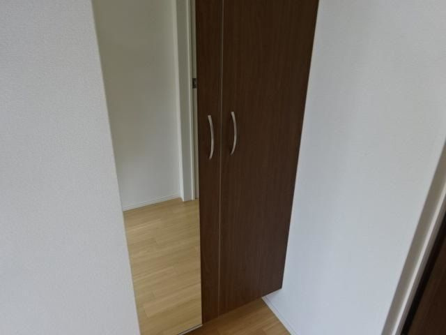 コンソラータ谷上の玄関