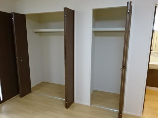 コンソラータ谷上の収納