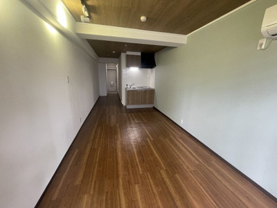 【居間・リビング】 | シャンボール第３新大阪 | 広い洋室です