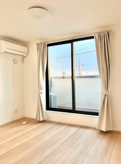 中落合戸建の洋室