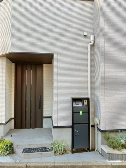 中落合戸建のエントランス