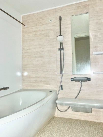 中落合戸建の浴室