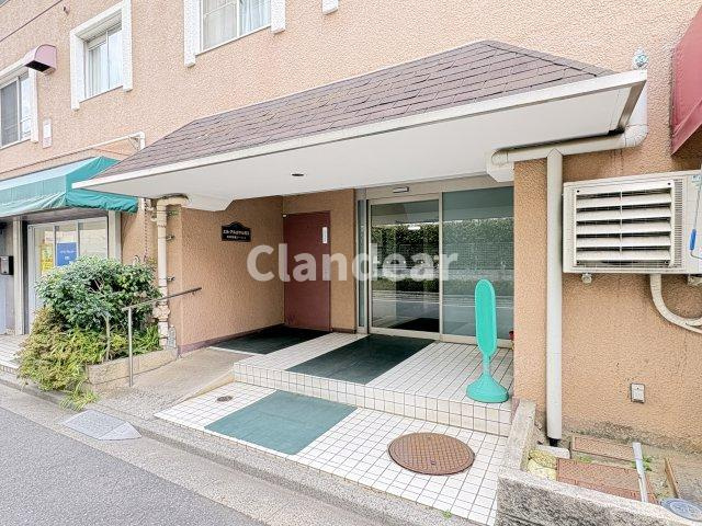 エルアルカサル尾久のエントランス|ドキドキの新生活も、安心してスタート。ぴったりの住まいを見つけませんか？クランディアが一緒に住まい選びをサポートします‼　まずは、お気軽にお問合せください　＃クランディア