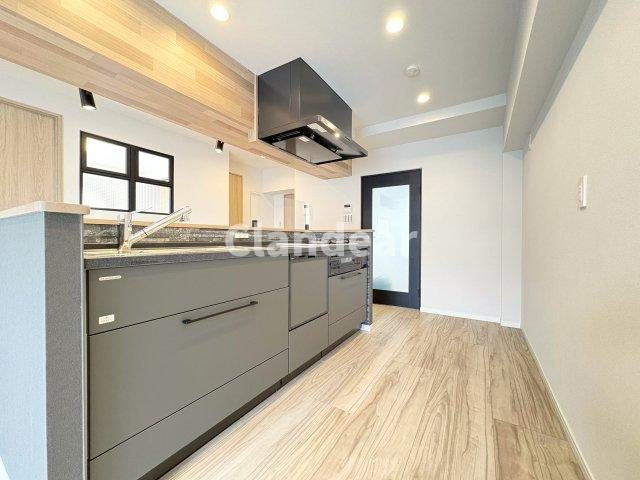 エルアルカサル尾久のキッチン|洗い物の時間短縮！家事のお助け設備。多くの食器が洗えて節水効果もある、ビルトインタイプの食器洗乾燥機付♪