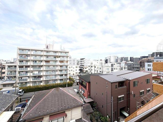 エルアルカサル尾久の展望|部屋からの眺望は、光と風を感じられる心地よい景色。日々の暮らしに小さな安らぎが生まれます