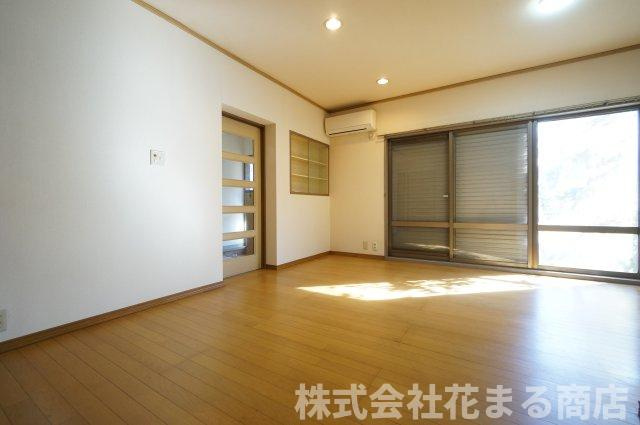 西千葉戸建貸家の居間・リビング|物件、駅でお待ち合わせでのご案内歓迎！