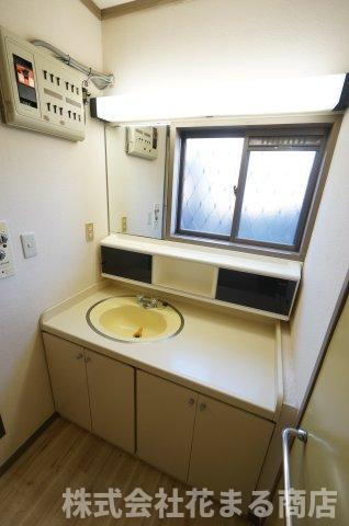 西千葉戸建貸家の独立洗面台|物件、駅でお待ち合わせでのご案内歓迎！
