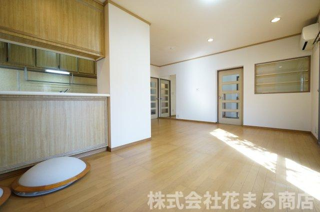 西千葉戸建貸家の居間・リビング|物件、駅でお待ち合わせでのご案内歓迎！