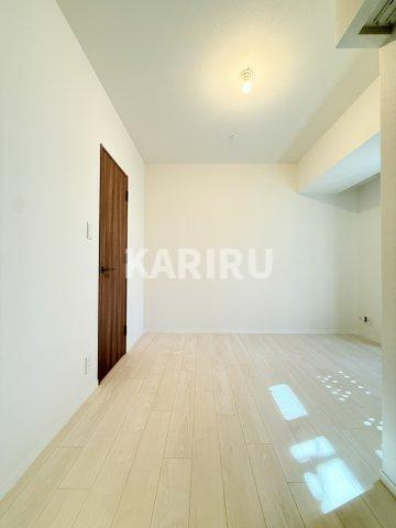 スプランディッド本町グランの洋室