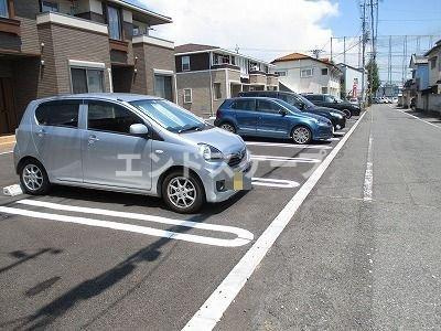 アウローラⅠの駐車場|高崎、前橋のお部屋探しはエンドスケープまで！お客様の理想お聞かせ下さい♪