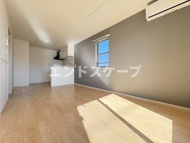 アウローラⅠの居間・リビング|高崎、前橋のお部屋探しはエンドスケープまで！お客様の理想お聞かせ下さい♪
内装の色味が画像と異なる場合がございます。