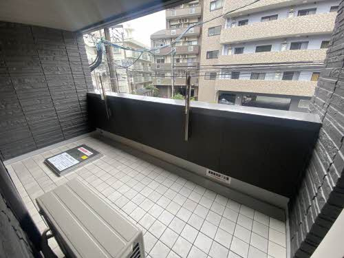 福岡市中央区平尾４丁目の賃貸マンションのバルコニー