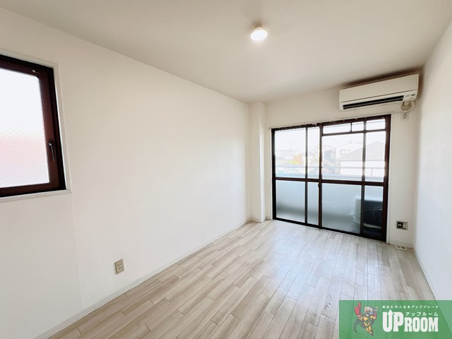 OMレジデンス岩倉の居間・リビング