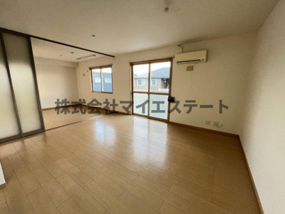 【居間・リビング】 | フルール・ド・スリジェA棟 | 別部屋写真使用