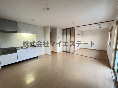 【居間・リビング】 | フルール・ド・スリジェA棟 | 別部屋写真使用