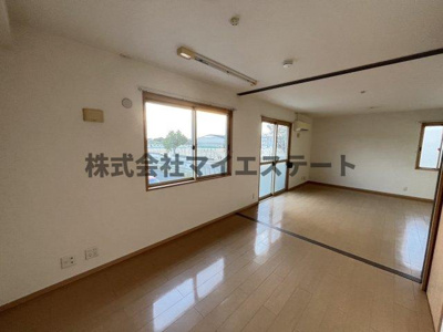 【居間・リビング】 | フルール・ド・スリジェA棟 | 別部屋写真使用