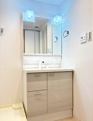 いづみハイツ竹の塚の独立洗面台|ドキドキの新生活も、安心してスタート。ぴったりの住まいを見つけませんか？クランディアが一緒に住まい選びをサポートします‼　まずは、お気軽にお問合せください　＃クランディア