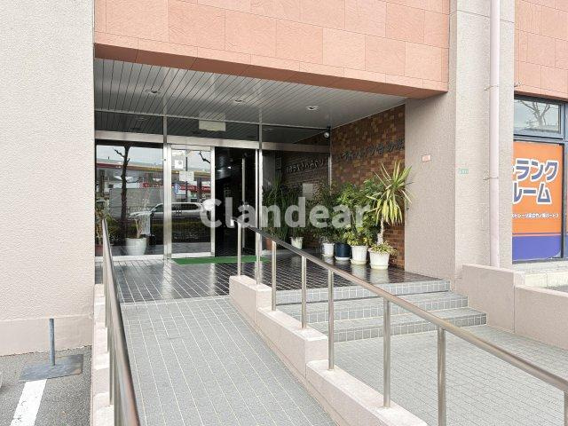 いづみハイツ竹の塚のエントランス|ドキドキの新生活も、安心してスタート。ぴったりの住まいを見つけませんか？クランディアが一緒に住まい選びをサポートします‼　まずは、お気軽にお問合せください　＃クランディア