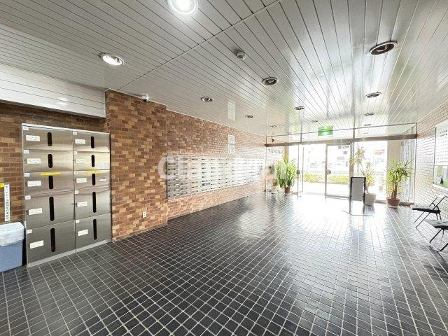 いづみハイツ竹の塚のエントランス|ドキドキの新生活も、安心してスタート。ぴったりの住まいを見つけませんか？クランディアが一緒に住まい選びをサポートします‼　まずは、お気軽にお問合せください　＃クランディア