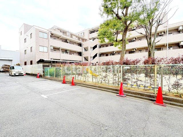 いづみハイツ竹の塚の駐車場|ドキドキの新生活も、安心してスタート。ぴったりの住まいを見つけませんか？クランディアが一緒に住まい選びをサポートします‼　まずは、お気軽にお問合せください　＃クランディア