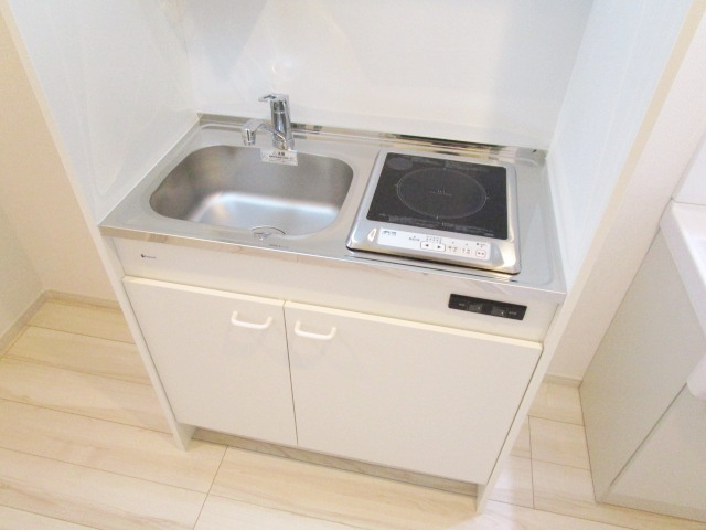 ラ・ルーチェのキッチン|１口ＩＨコンロ付きミニキッチン。