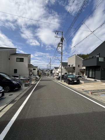 【前面道路含む現地写真】
