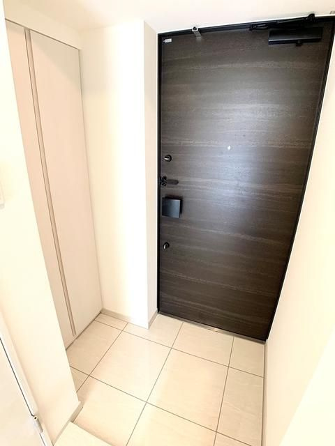 オープンブルーム川口の玄関