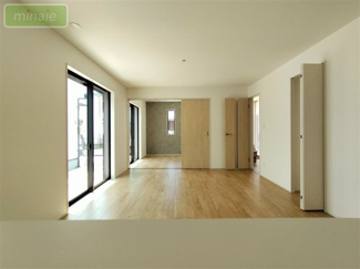 【独立洗面台】 | 並列2台駐車　ワークスペース　パントリー付き　6号棟　曽谷 | 家族が自然と集まる開放的なLDKです。同タイプ